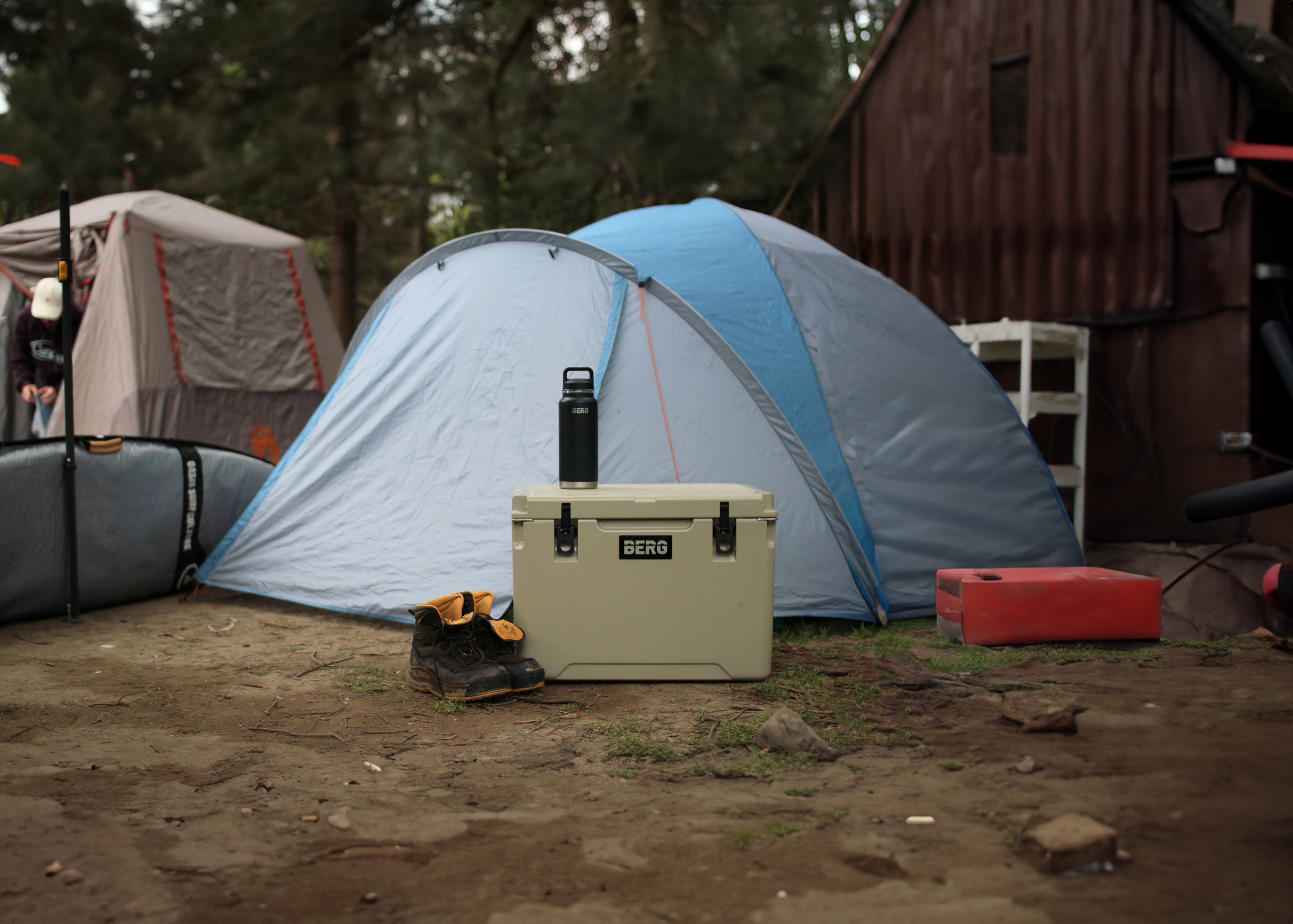 cooler box with tent